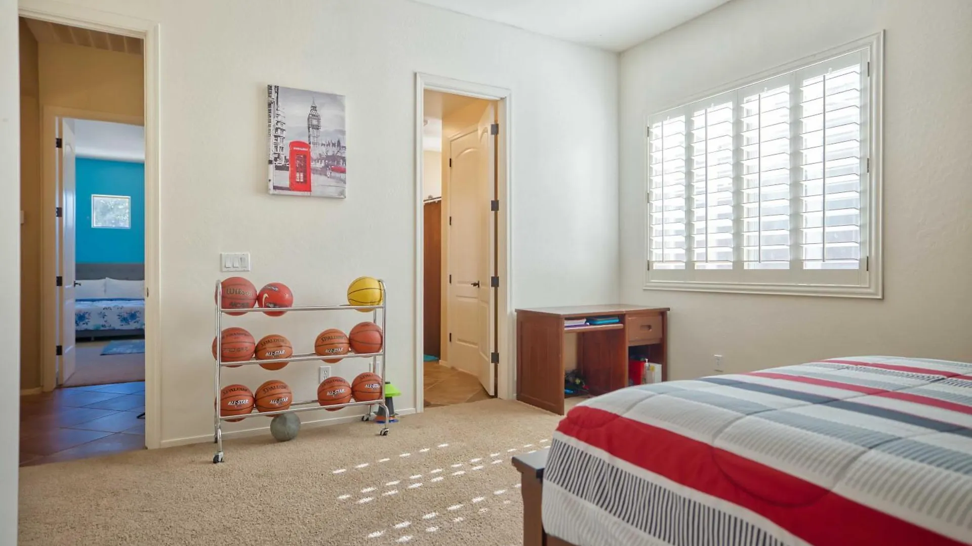 Holiday home Modern Paradise: King Bed + Ev Charger +Pool Table Goodyear United States