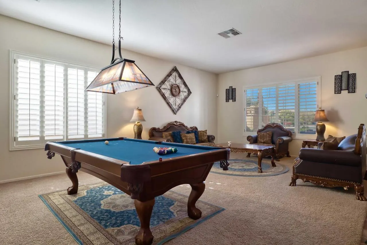Modern Paradise: King Bed + Ev Charger +Pool Table Goodyear 0*,